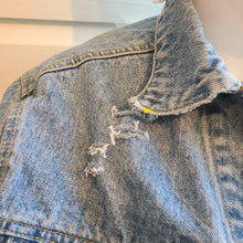 Load image into Gallery viewer, Chang original Modern Meets Vintage- Vintage GUESS Jacket