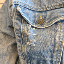 Load image into Gallery viewer, Chang original Modern Meets Vintage- Vintage GUESS Jacket