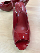 Load image into Gallery viewer, Red Bandolino Heels New
