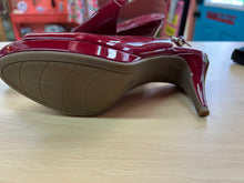 Load image into Gallery viewer, Red Bandolino Heels New

