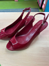Load image into Gallery viewer, Red Bandolino Heels New
