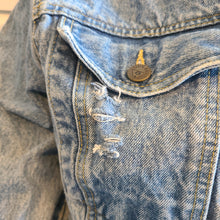 Load image into Gallery viewer, Chang original Modern Meets Vintage- Vintage GUESS Jacket

