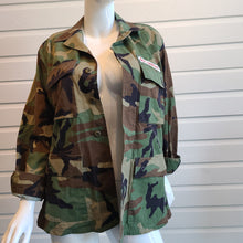 Load image into Gallery viewer, PEACE OF ART Camo Jacket
